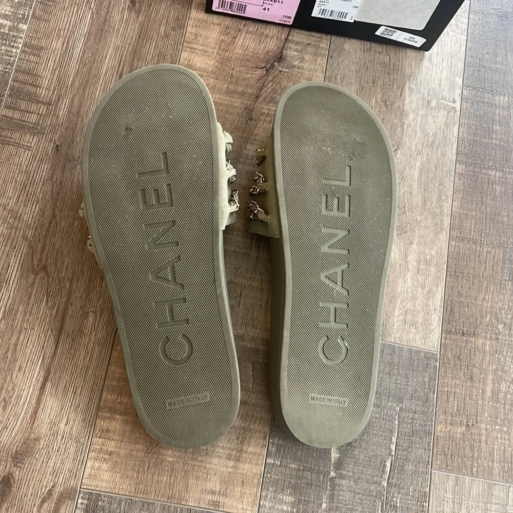 Chanel Chain slides in khaki with gold chain size 41 comes with box